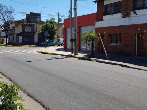 VENTA DE DEPOSITO Y TRES LOCALES COMERCIALES-VILLA LUZURIAGA