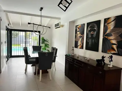 Casa en Venta con 2 cocheras