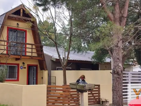 Casa en venta - 2 Dormitorios 2 Baños - Cochera - 106Mts2 - Las Toninas