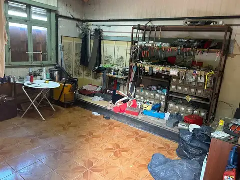 VENTA de CASA con DEPOSITO en Parque Chacabuco