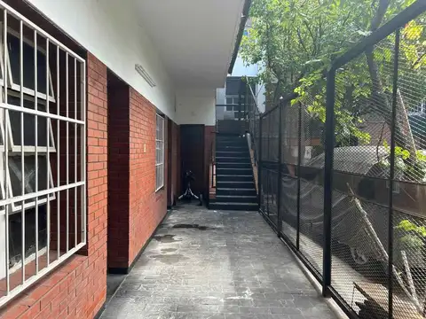Casa 9 ambientes con 3 baños