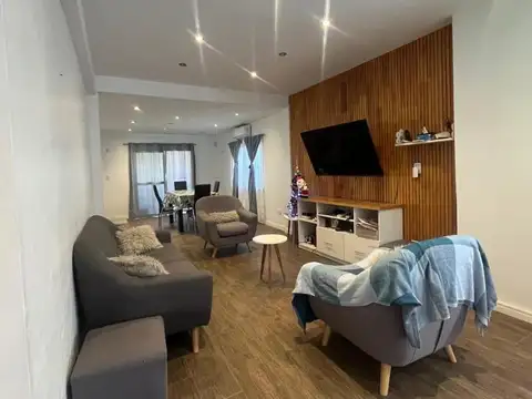 Casa 5 ambientes con 4 baños