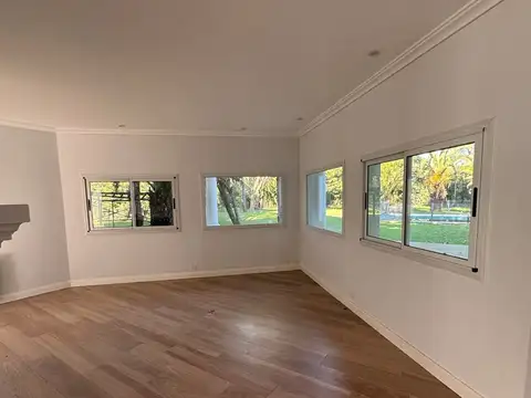 Casa 7 ambientes con 5 baños