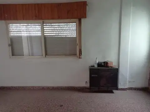 La Fraternidad 450 , Piso 1º