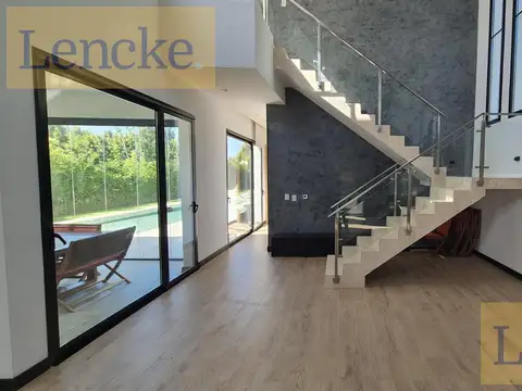 Casa en Venta con 6 cocheras