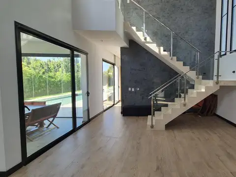 Casa en Venta con 6 cocheras