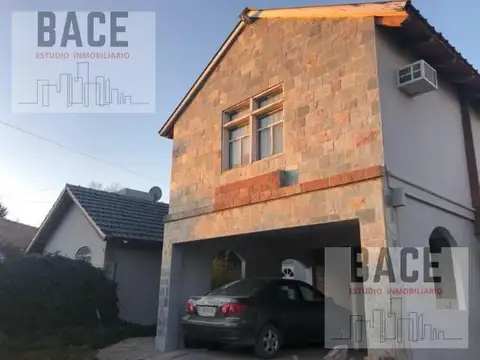 Casa en Venta con 2 cocheras