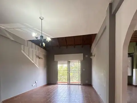 Bruzone 427. Entre 9 De Julio y Estevan Echeverria