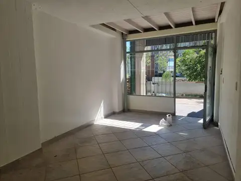 Local en Alquiler Via Púb.