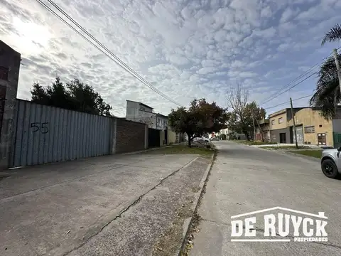 Calle 855 55 a pasos de Camino General Belgrano