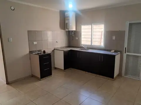 Casa en Alquiler con 2 cocheras