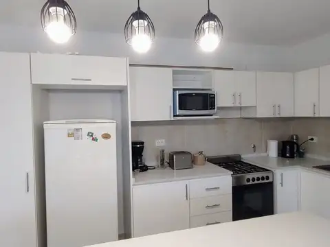 Casa en Alquiler con 3 cocheras