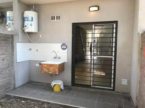 Casa en Alquiler con 1 cochera