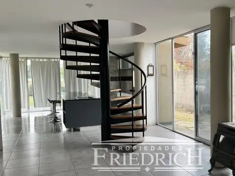 Casa en Venta con 2 cocheras