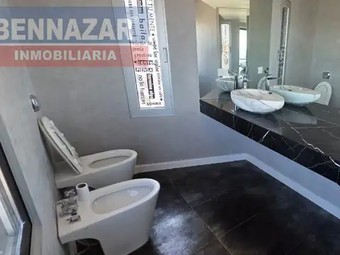 Departamento 5 ambientes con 6 baños