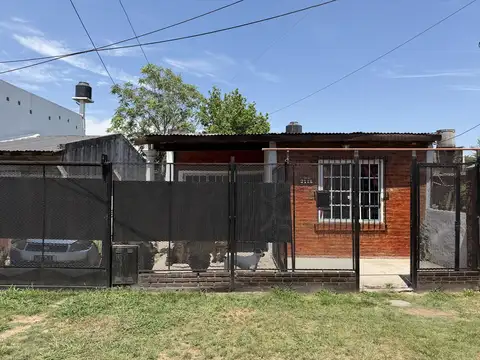 Casa 3 Amb. con 2 departamentos En Venta - Moreno