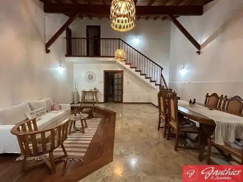 Casa en Venta con 2 cocheras