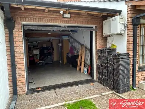 Casa 5 ambientes con 2 baños