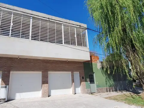 CASA EN ALQUILER DE 2 DORMITORIOS CON COCHERA, Planta baja, reciclada a nueva..