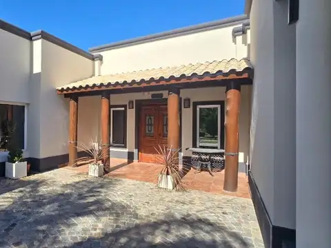 Casa en Venta con 2 cocheras