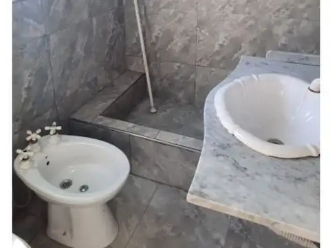 VENDO CASA EN PH 4 AMB.TODO EN P.BAJA (HAEDO NORTE)