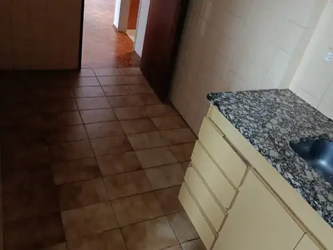 Muy buen departamento de dos ambientes lateral y luminoso en excelente zona
