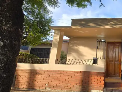 Chalet en alquiler c/ cochera en Bella Vista