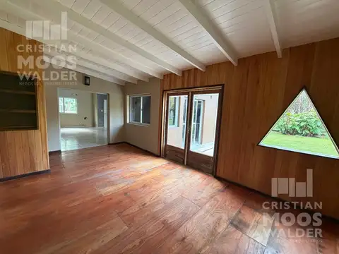 Casa en Alquiler con 2 cocheras