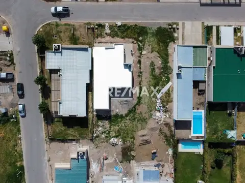 Casa 6 ambientes con 2 baños