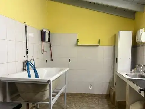 ALQUILER ESPACIO  PARA PELUQUERIA CANICAN / VETERINARIO