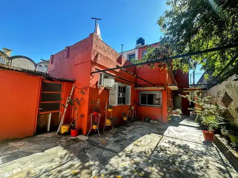 VENTA - CASA DE 3 DORMITORIOS - 2 LOCALES COMERCIALES/COCHERA - AZCUENAGA