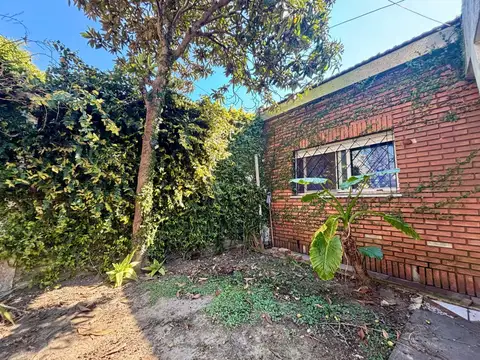 CASA EN VENTA 3 AMB C/PILETA Y COCHERA GERLI