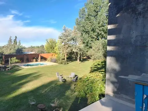 Casa en Alquiler con 4 cocheras