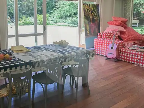 Casa 5 ambientes con 4 baños