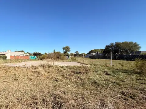Ubicado en una zona en pleno crecimiento, este terreno representa una oportunidad ideal tanto para p
