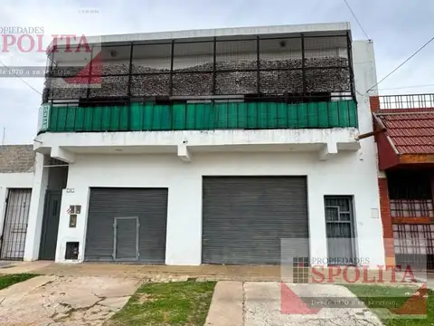 Casa multifamiliar 2 viviendas y dos locales a 1 cuadra de Sarratea!