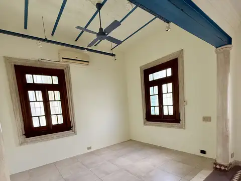 Casa 7 ambientes con 2 baños