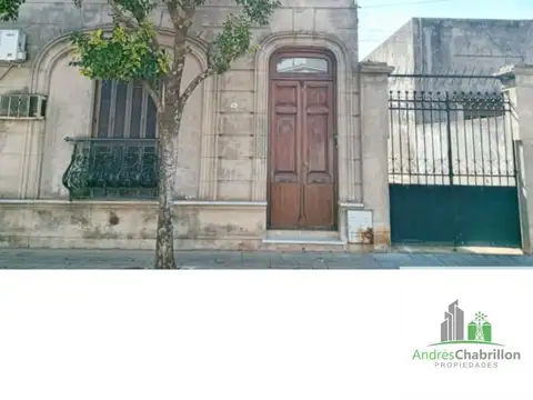 Casa de 3 dormitorios con cochera y patio – Oportunidad en Concordia