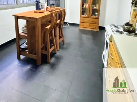 Casa 5 ambientes con 2 baños