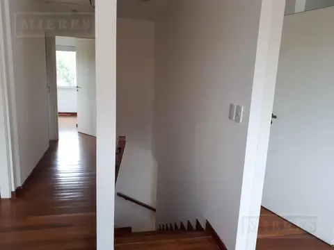 Casa en Alquiler con 1 cochera