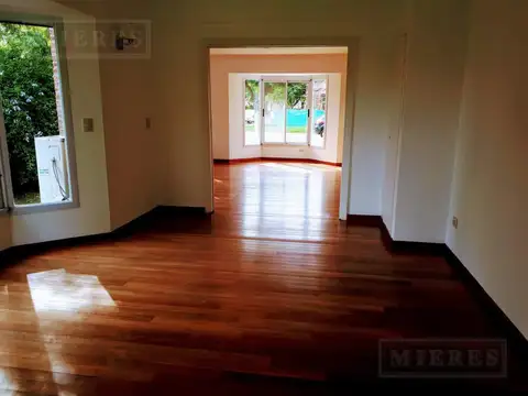 Casa 7 ambientes con 2 baños