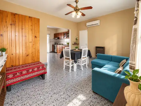 Casa 3 ambientes con 2 baños