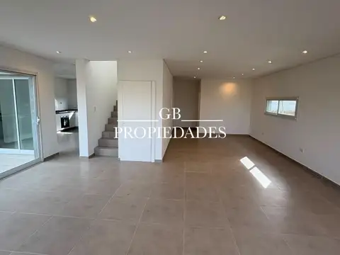 Casa 5 ambientes con 3 baños