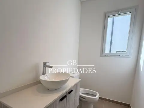 Venta de Casa 4 Ambientes Amplios en Santa Lucia, Pilar
