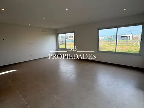 Casa en Venta en Pilar del Este - Santa Lucia, USD 198.000