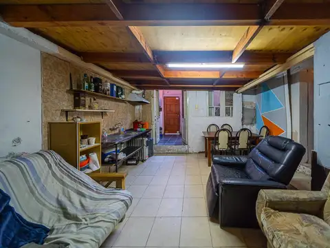 Dpto de pasillo en barrio Agote, ideal refaccionar, o emprendimiento!