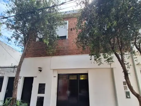 VENTA CASA PARA DOS FAMILIAS CON GALPON VILLA LYNCH