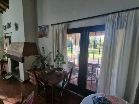 Casa 5 ambientes con 2 baños