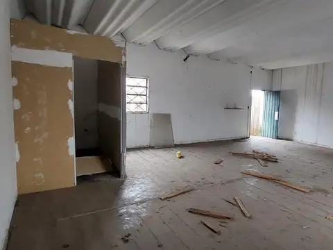 GALPON, TALLER, DEPOSITO EN EXCELENTE BARRIO, SE FINANCIA!