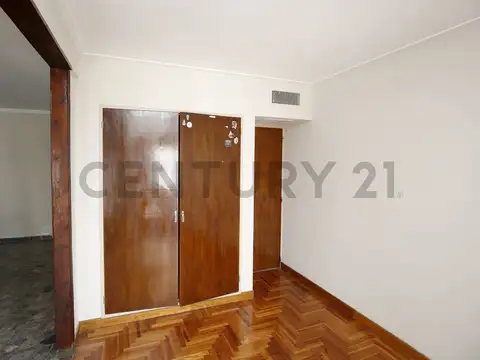 46 entre 5 y 6 500, Piso 4